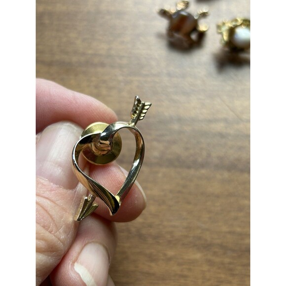 Vintage Lapel PINS Brooch Mouse Moving Tail Faux Pearl Heart Arrow Turtl… - Picture 2 of 7